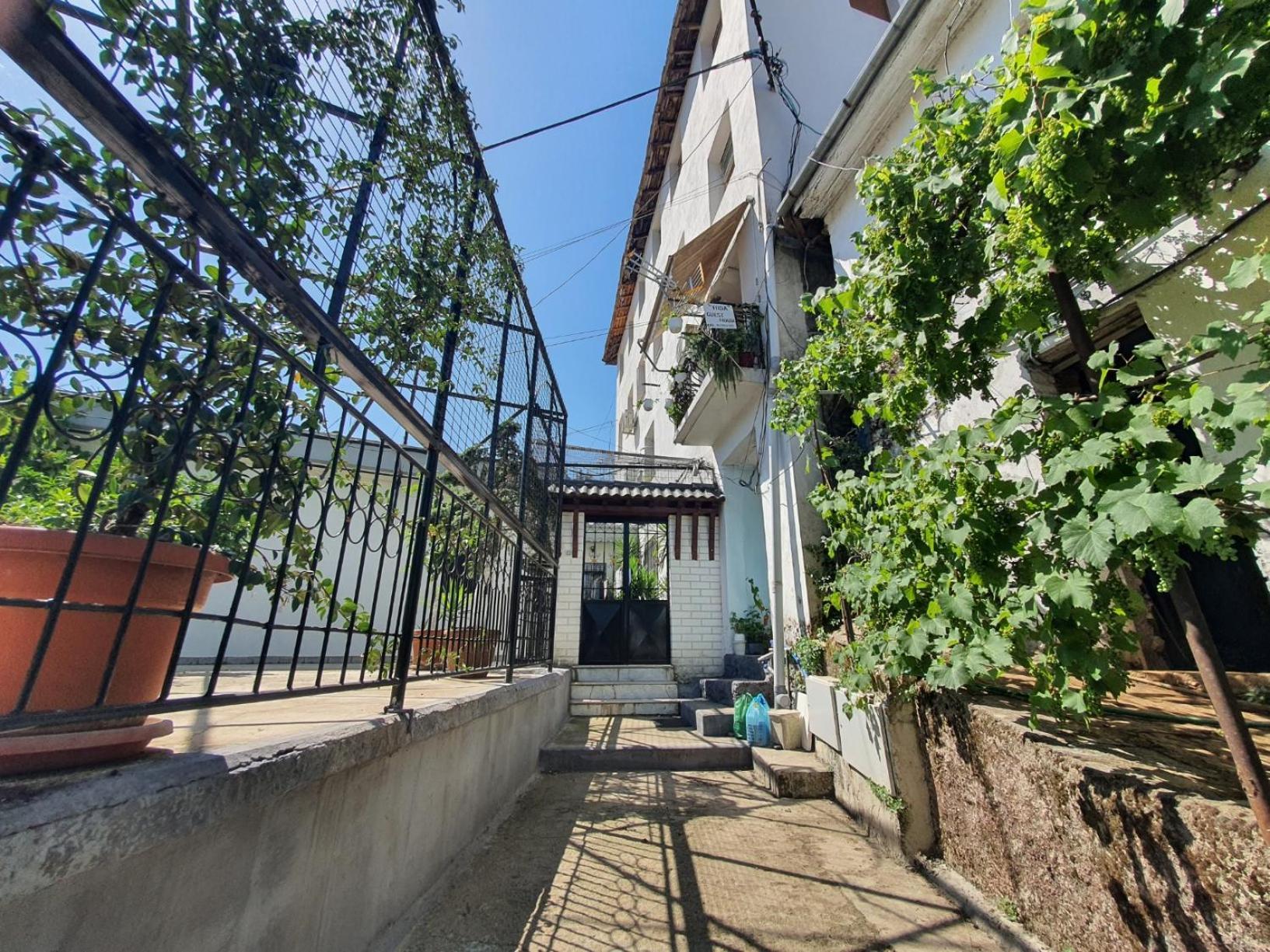 Hida Guest House Gjirokastër Екстериор снимка